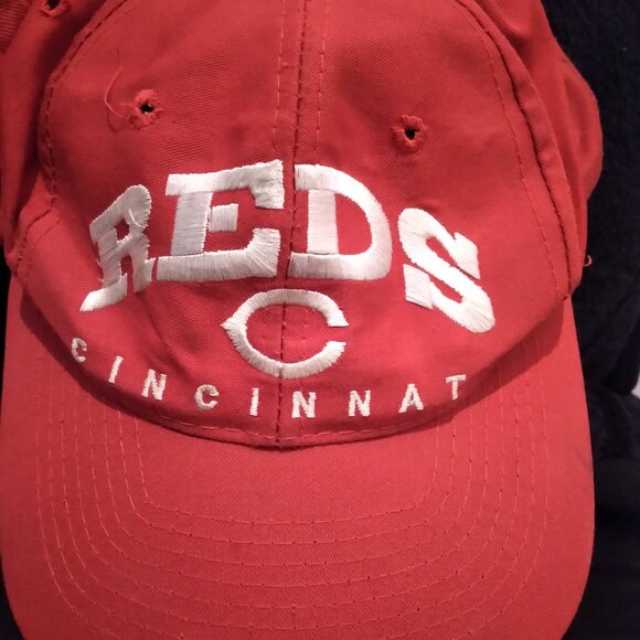 Cincinnati Reds Baseball Caps - Picture 3 of 4